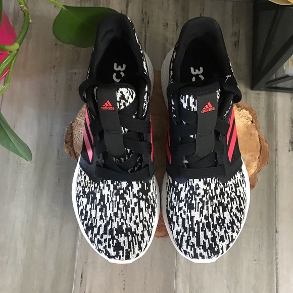 Women’s Adidas Edge Lux Running Shoes - Picture 3 of 8